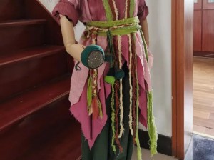 外婆助力想闯荡江湖的小女孩